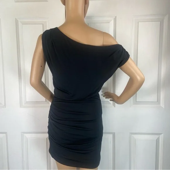 Halston Heritage Black Off-the-Shoulder Ruched Stretchy Lined Cocktail Dress - Picture 6 of 17